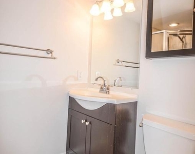 1401 N Rhodes Street - Photo Thumbnail 12