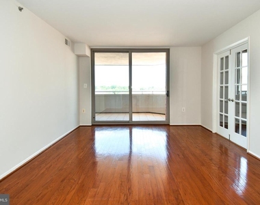 1001 N Vermont Street - Photo Thumbnail 5