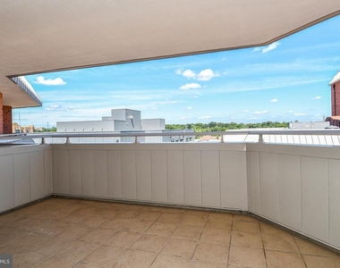 1001 N Vermont Street - Photo Thumbnail 10