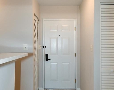 1001 N Vermont Street - Photo Thumbnail 3