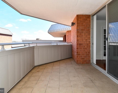 1001 N Vermont Street - Photo Thumbnail 11