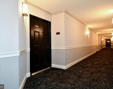 1001 N Vermont Street - Photo Thumbnail 2