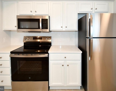 1001 N Vermont Street - Photo Thumbnail 15