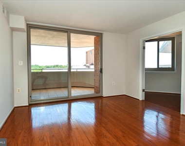1001 N Vermont Street - Photo Thumbnail 8