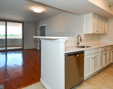 1001 N Vermont Street - Photo Thumbnail 14