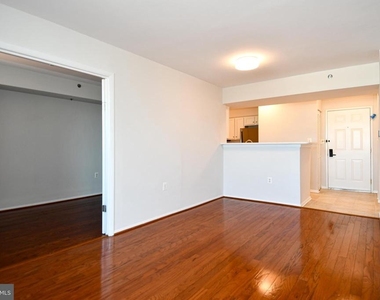 1001 N Vermont Street - Photo Thumbnail 9