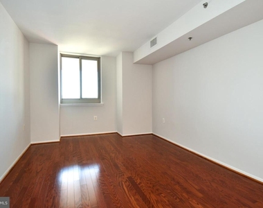 1001 N Vermont Street - Photo Thumbnail 21