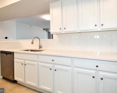 1001 N Vermont Street - Photo Thumbnail 18
