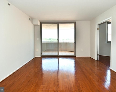 1001 N Vermont Street - Photo Thumbnail 4