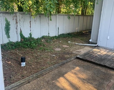 133 Woodlake Drive - Photo Thumbnail 23