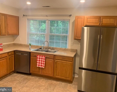 133 Woodlake Drive - Photo Thumbnail 7