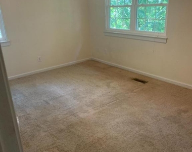 133 Woodlake Drive - Photo Thumbnail 9
