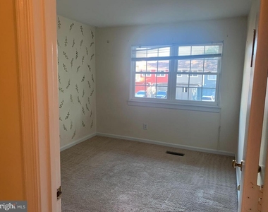 133 Woodlake Drive - Photo Thumbnail 16