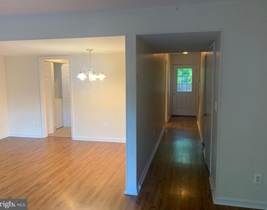 133 Woodlake Drive - Photo Thumbnail 6