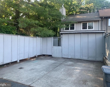 133 Woodlake Drive - Photo Thumbnail 25