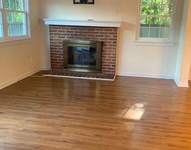 133 Woodlake Drive - Photo Thumbnail 3