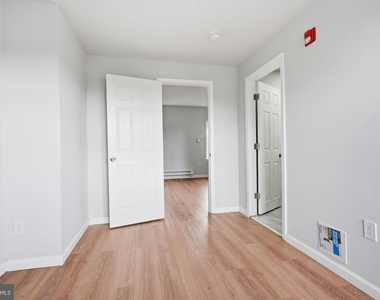 3448 Frankford Avenue - Photo Thumbnail 5