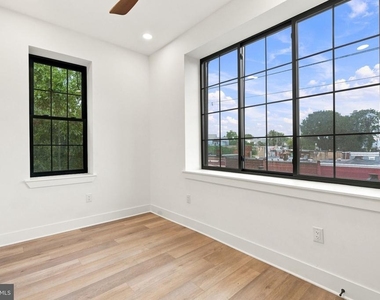 3206 W Dauphin Street - Photo Thumbnail 4