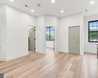 3206 W Dauphin Street - Photo Thumbnail 9