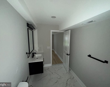 1201 Lindley Avenue - Photo Thumbnail 5