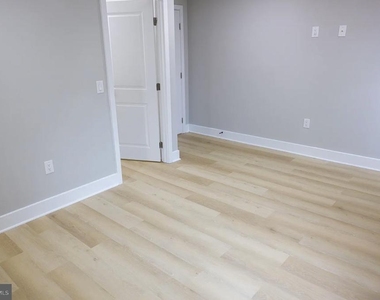 1201 Lindley Avenue - Photo Thumbnail 15