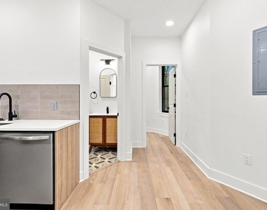 3206 W Dauphin Street - Photo Thumbnail 3