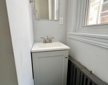 1532 S Lindenwood Street - Photo Thumbnail 11