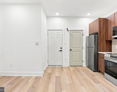 3206 W Dauphin Street - Photo Thumbnail 2