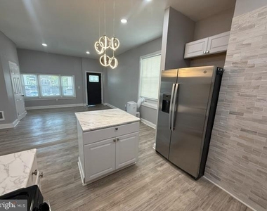 5033 Walnut Street - Photo Thumbnail 5