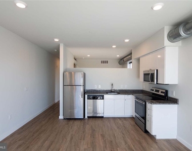 2120 E York Street - Photo Thumbnail 6