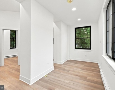 3206 W Dauphin Street - Photo Thumbnail 6