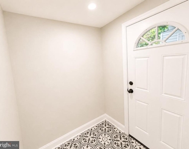 6534 N Lambert Street - Photo Thumbnail 2