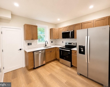 6534 N Lambert Street - Photo Thumbnail 5