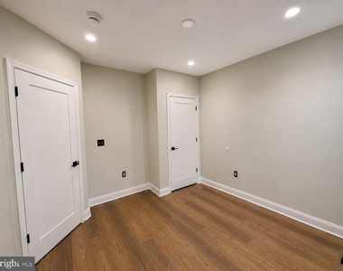 6534 N Lambert Street - Photo Thumbnail 7