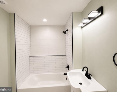 6534 N Lambert Street - Photo Thumbnail 13