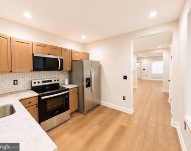 6534 N Lambert Street - Photo Thumbnail 4