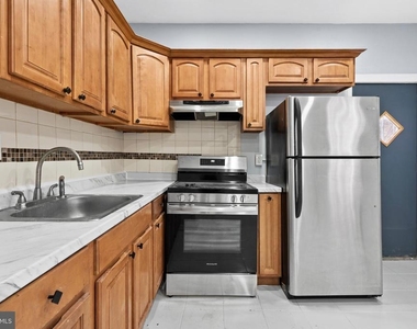819 S 56th Street - Photo Thumbnail 3