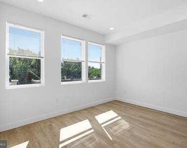 2554 N 12th Street - Photo Thumbnail 13