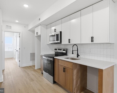 2216 N Franklin Street - Photo Thumbnail 3