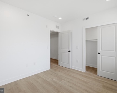 2216 N Franklin Street - Photo Thumbnail 7