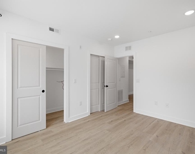 2216 N Franklin Street - Photo Thumbnail 8