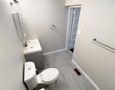5815 Catharine Street - Photo Thumbnail 6