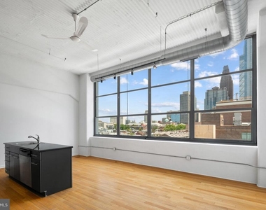 2200 Arch Street - Photo Thumbnail 8