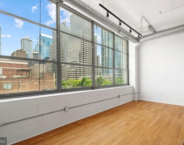 2200 Arch Street - Photo Thumbnail 7