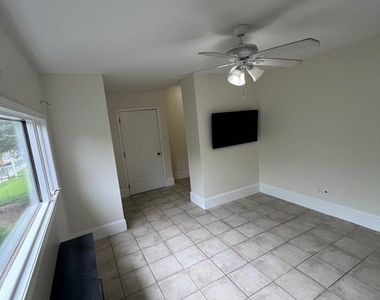 143 E Moreland Avenue - Photo Thumbnail 14
