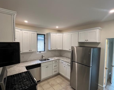 143 E Moreland Avenue - Photo Thumbnail 3