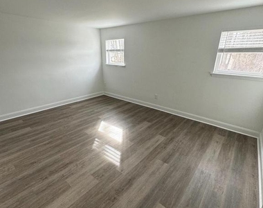 1841 Davisville Road - Photo Thumbnail 15