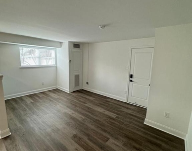1841 Davisville Road - Photo Thumbnail 3