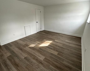 1841 Davisville Road - Photo Thumbnail 16