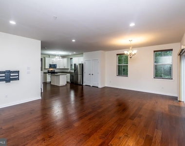401 Wynstone Court - Photo Thumbnail 15